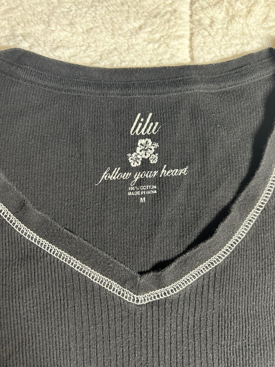 Lilu Black Long-Sleeve V-Neck Top with Contrast Stitching - Picture 7 of 9